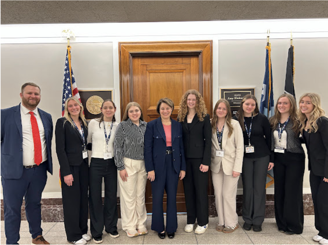 Mr. Nuy and the members of the Close Up class meet with Minnesota Senator Amy Klobuchar.